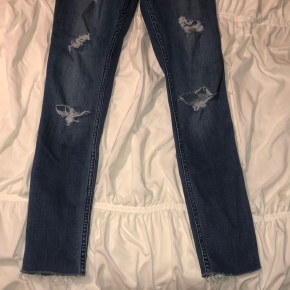 Hollister ripped high rise skinny jeans - Picture 2 of 3